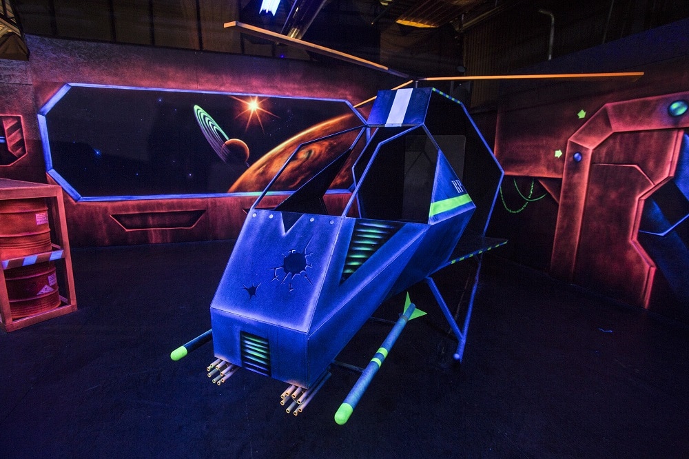 Lasergame arena met helikopter bij Race Planet