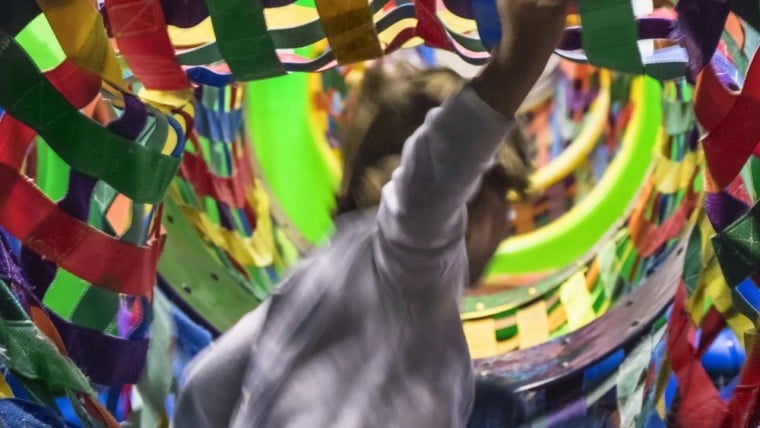 Kind speelt in het Klimkasteel van Jimmy's Speelparadijs